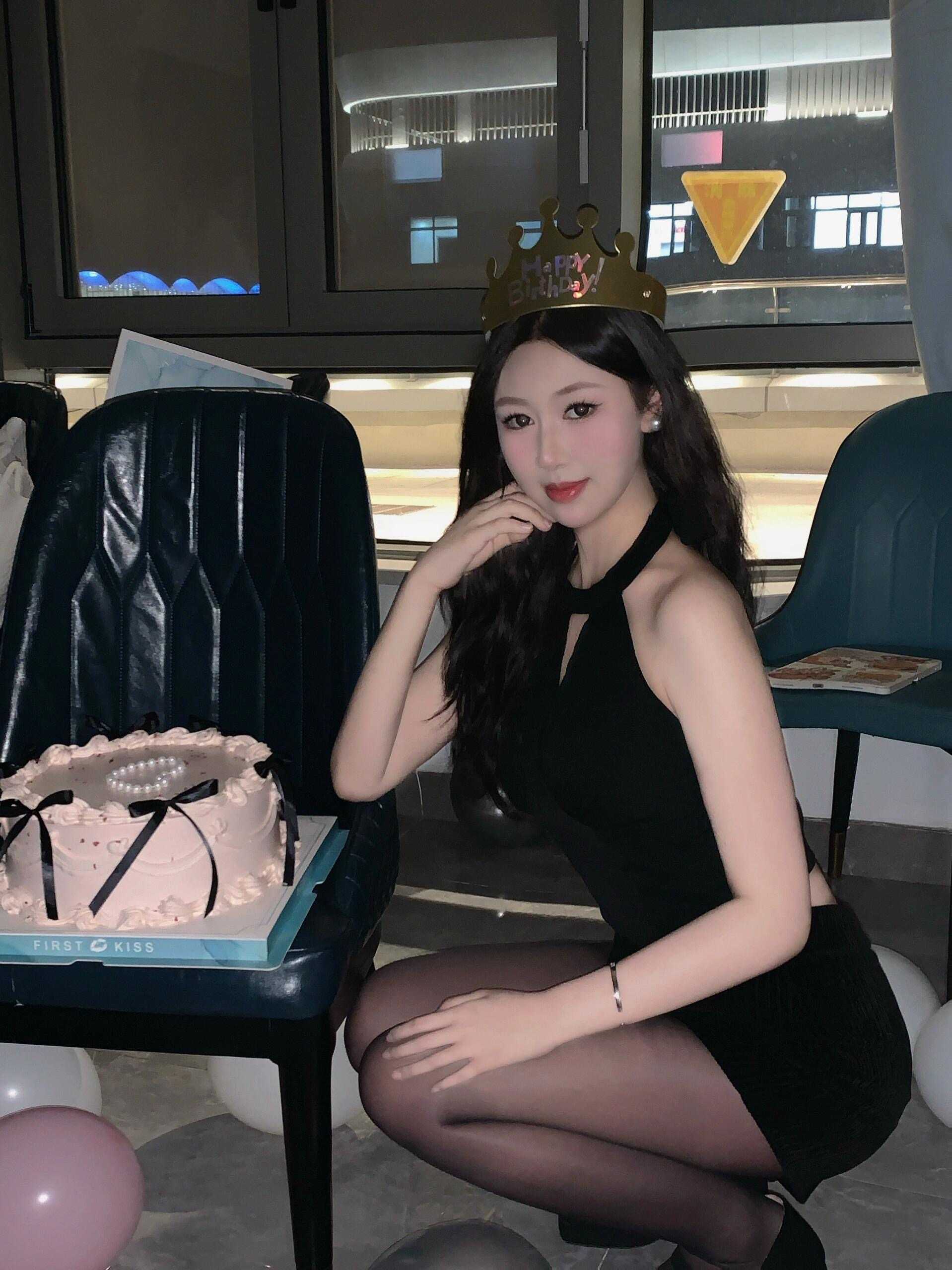 御姐兼职高端外围胸大屁股大，会夹会吸