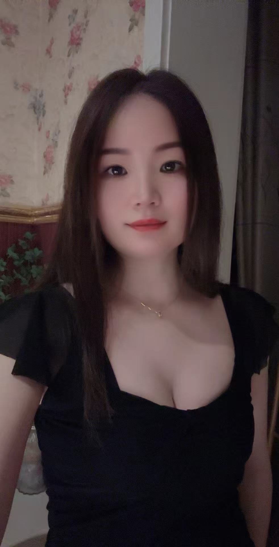 会所刚出来的服务少妇