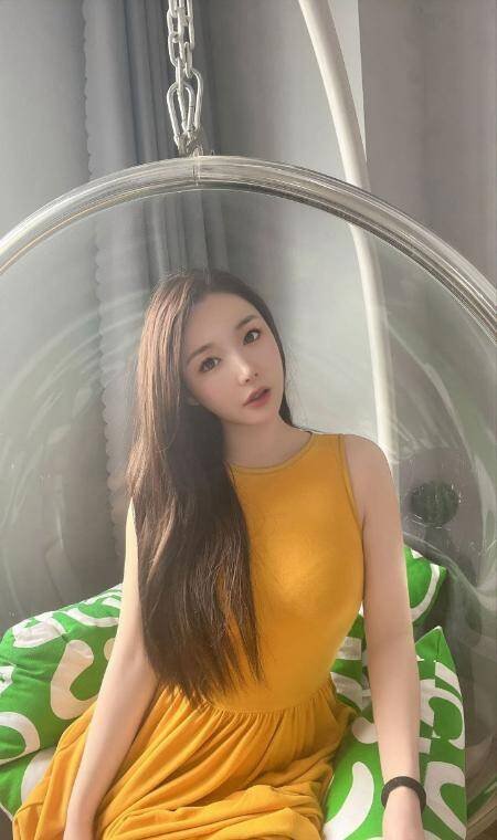 气质型美女前凸后翘