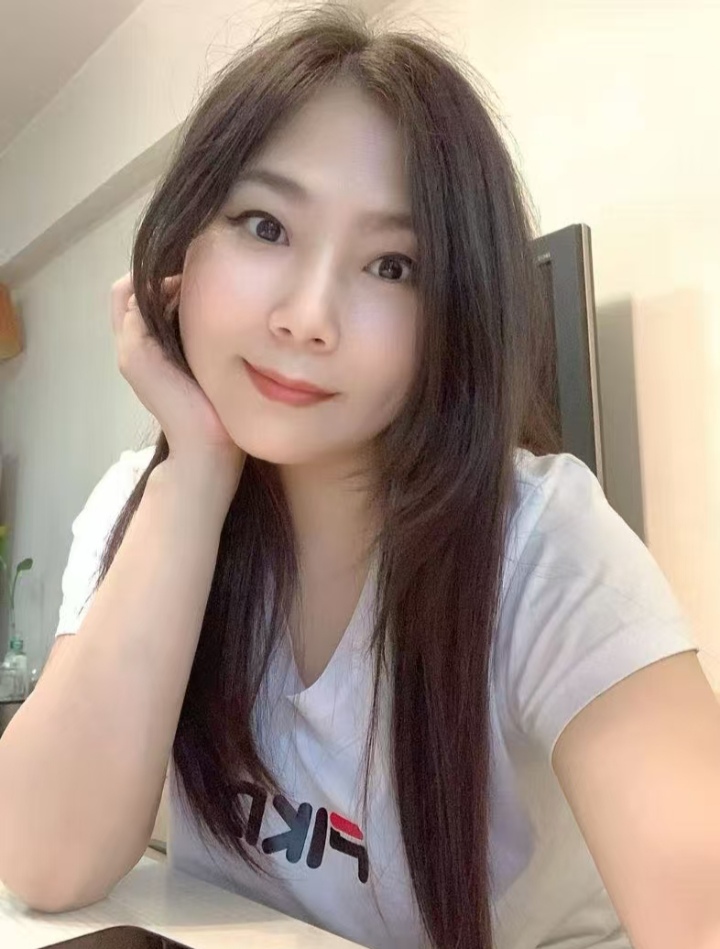 美艳爆乳御姐玫瑰