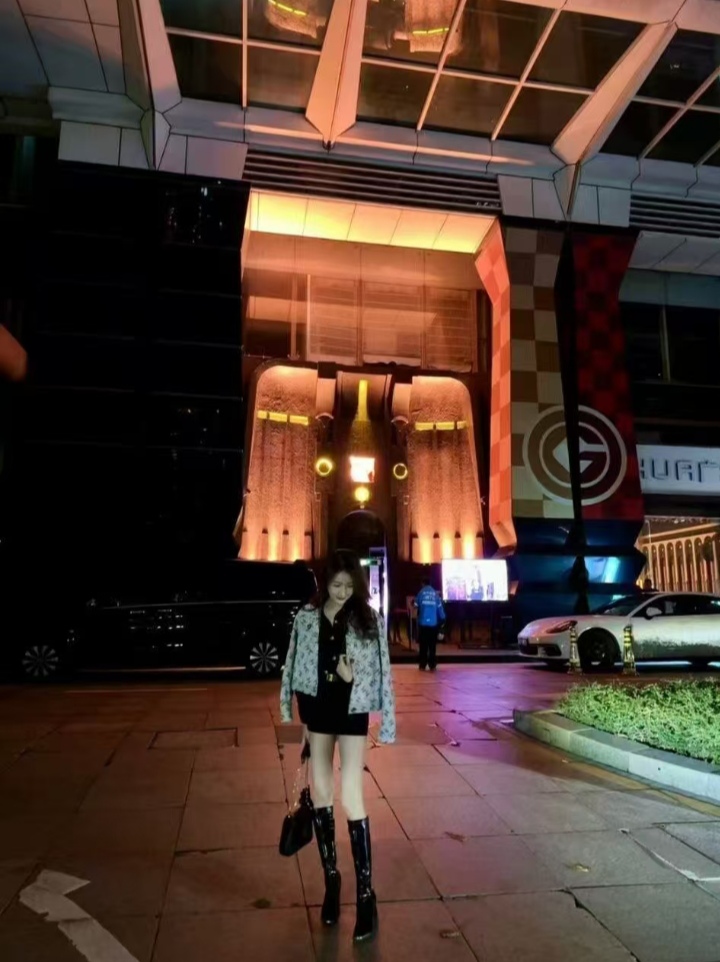 南山水润嫩妹雪梨