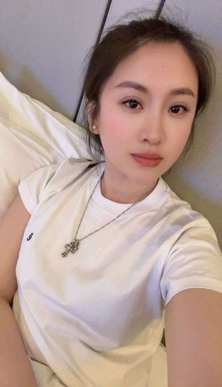 青山丰润御姐莹莹