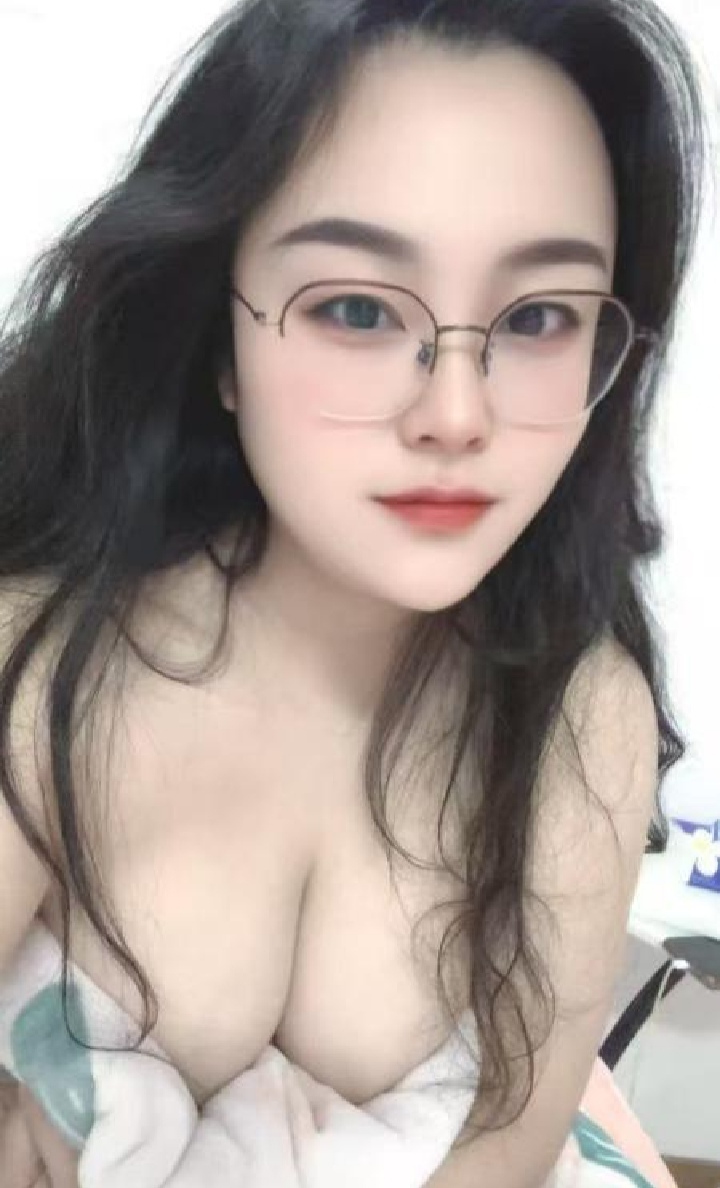 浦东丰润眼镜妞