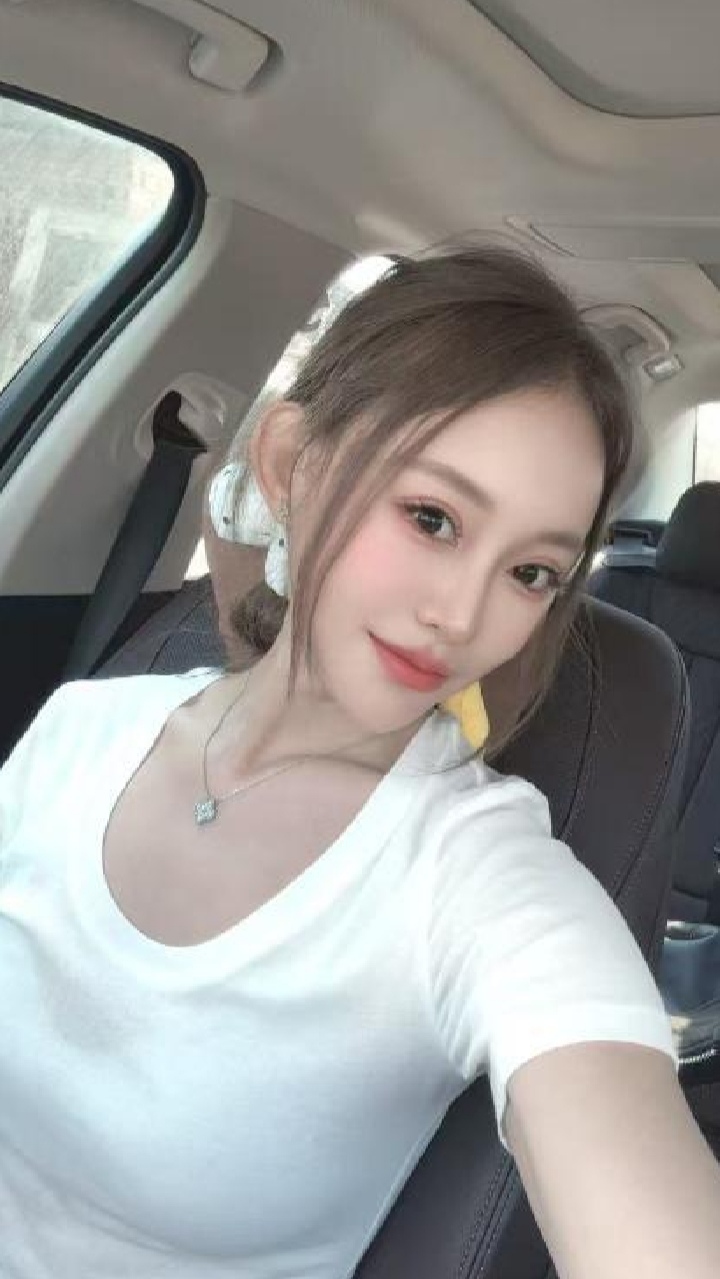瑜伽美妞小鱼儿