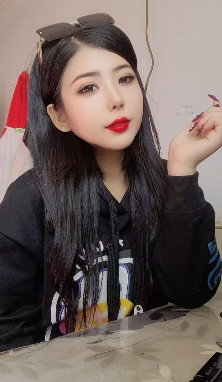 新华魅惑美少妇奶茶