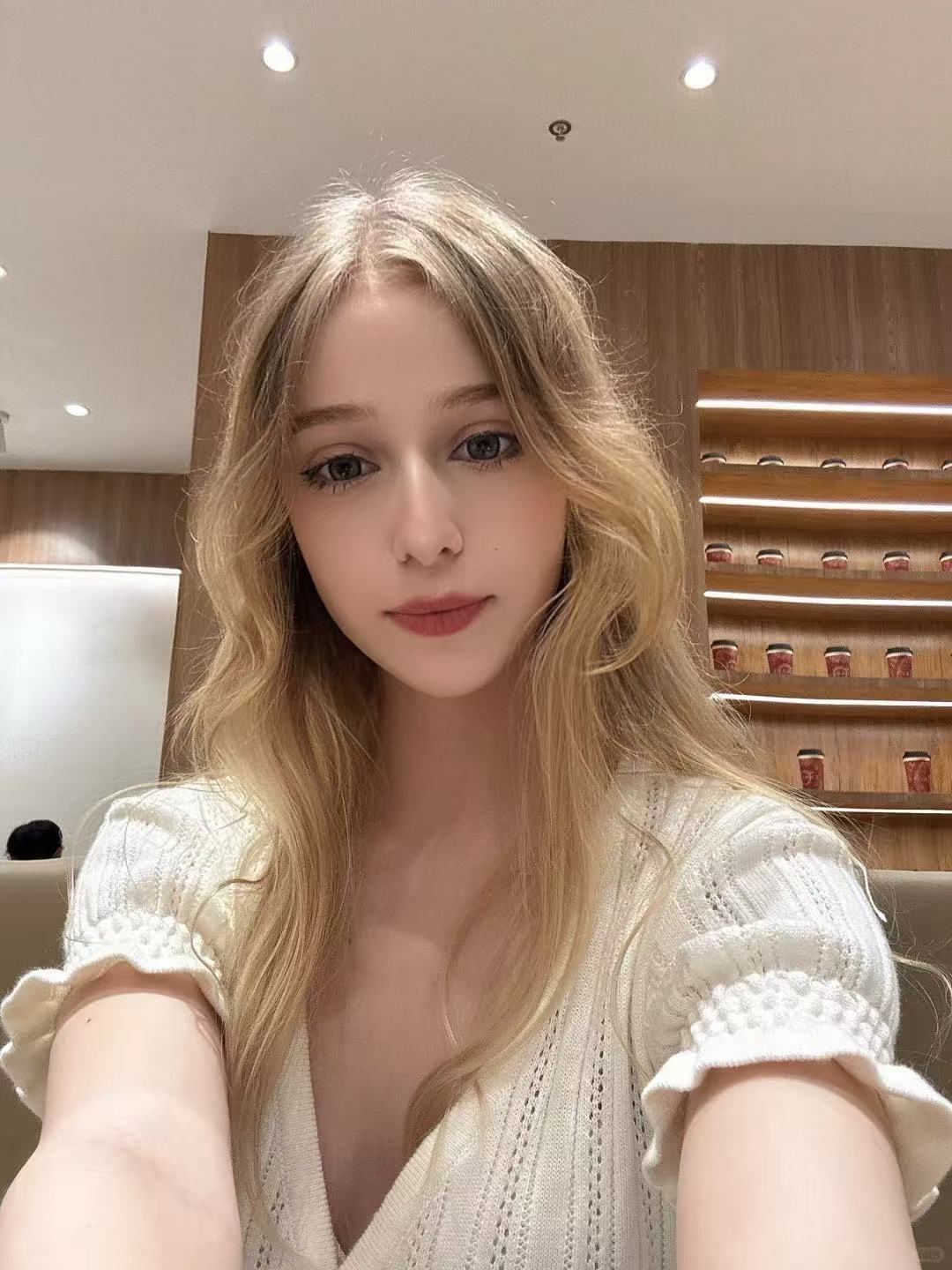 御姐兼职高端外围胸大屁股大,会夹会吸