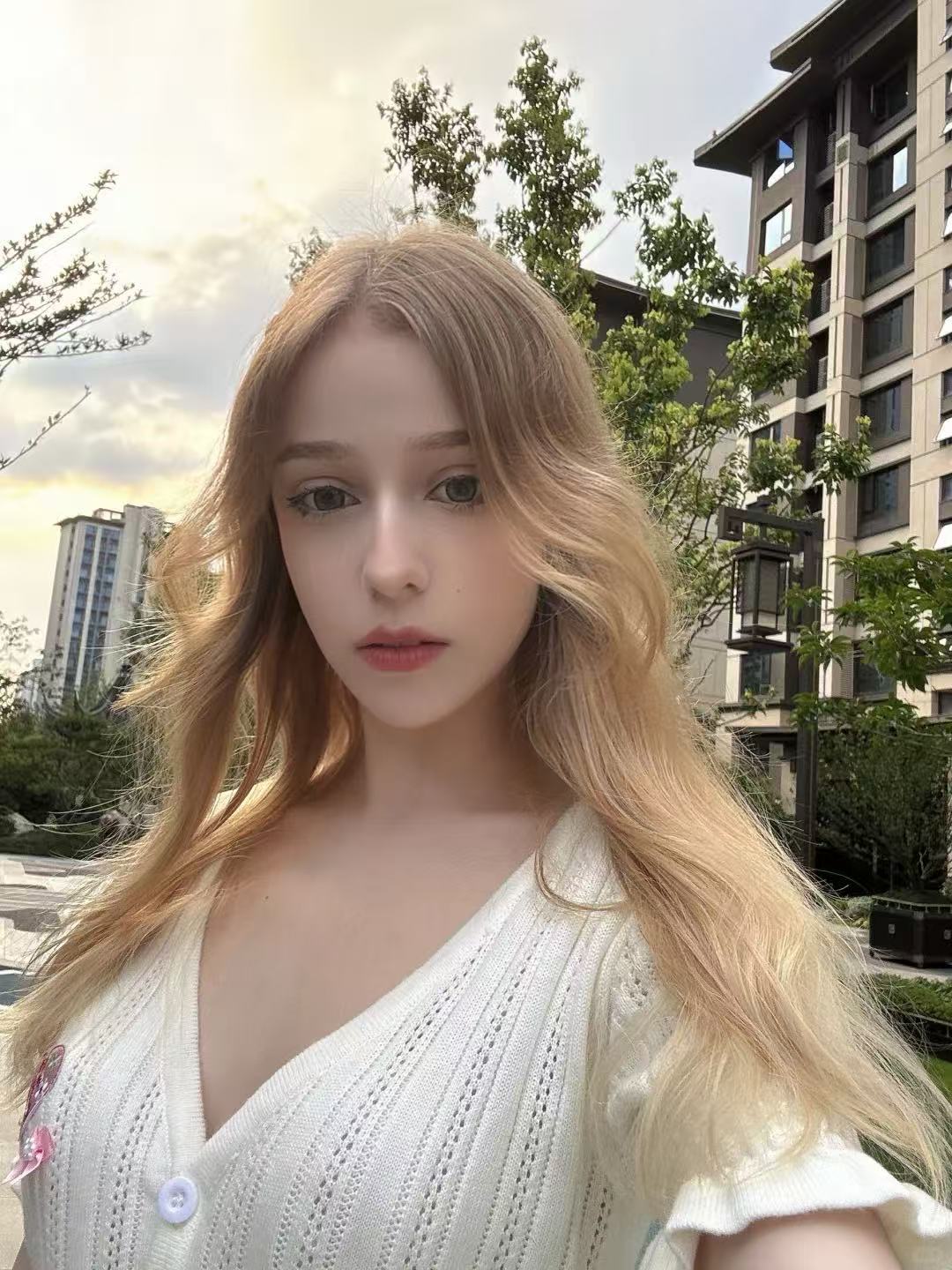 御姐风轻熟女，身材霸道，奶子雪白，服务到位