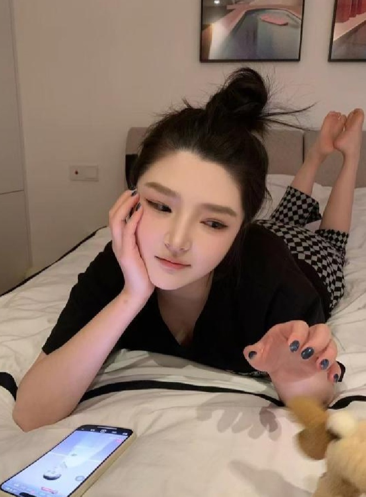 江宁白嫩诱人学妹