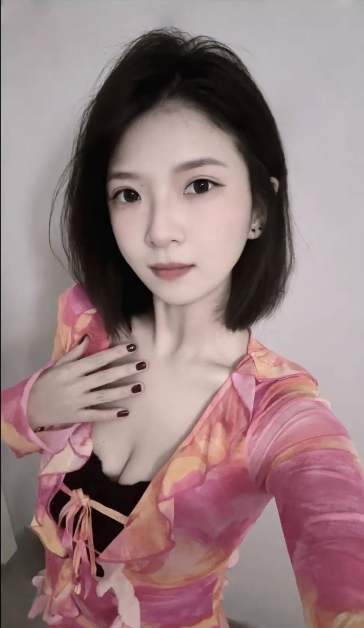 朝阳短发甜妹晓婷