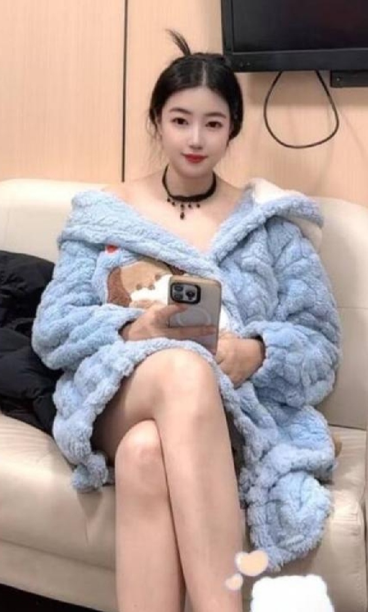 美艳包臀裙辣妹晨晨