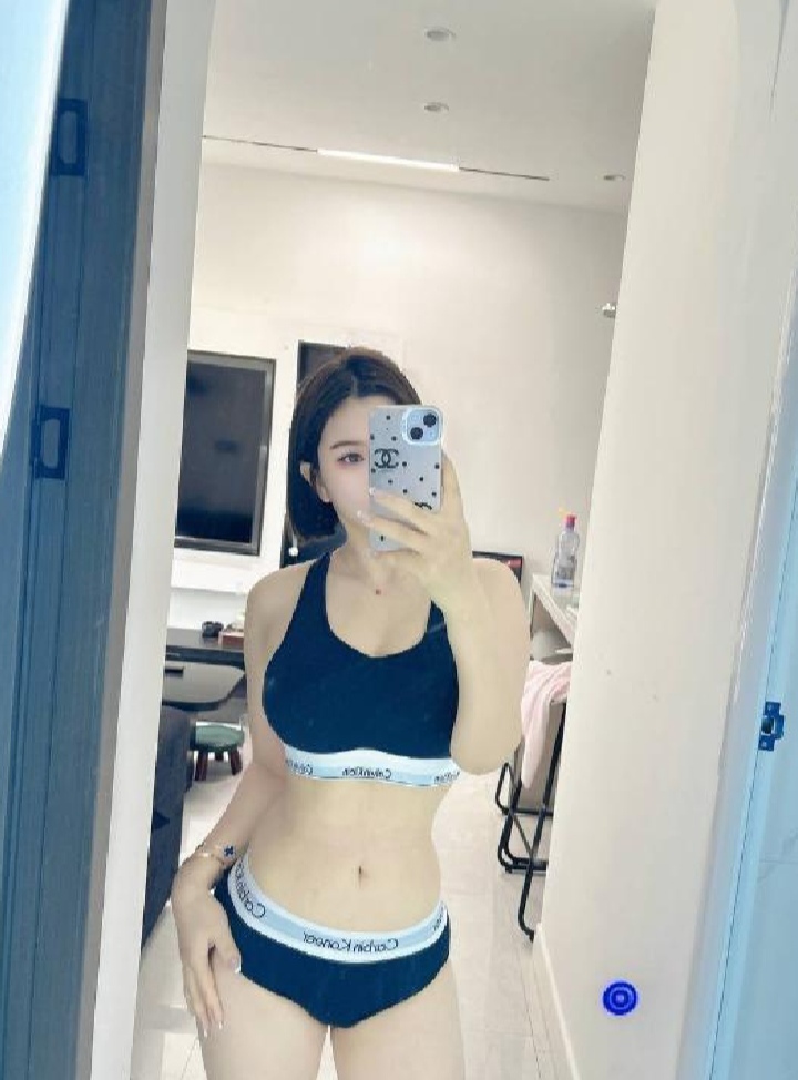 服务系翘臀欲女曦瑶