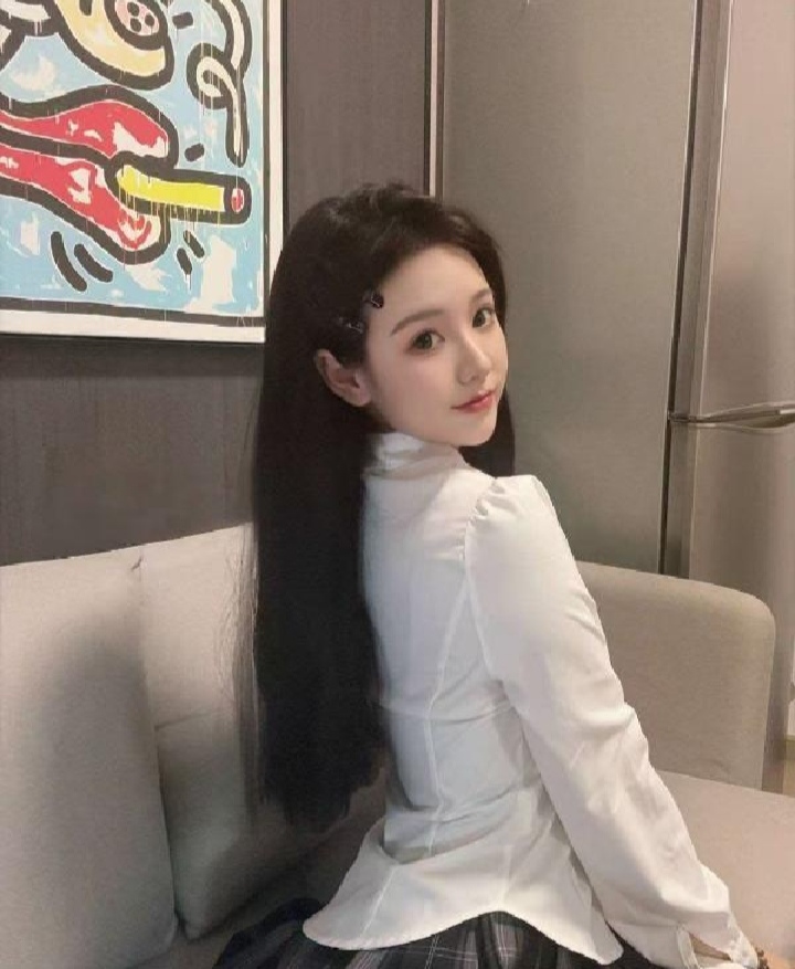 天心颜值甜妹小依