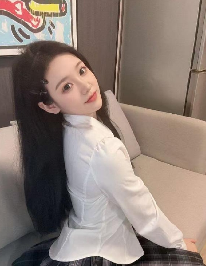 天心颜值甜妹小依