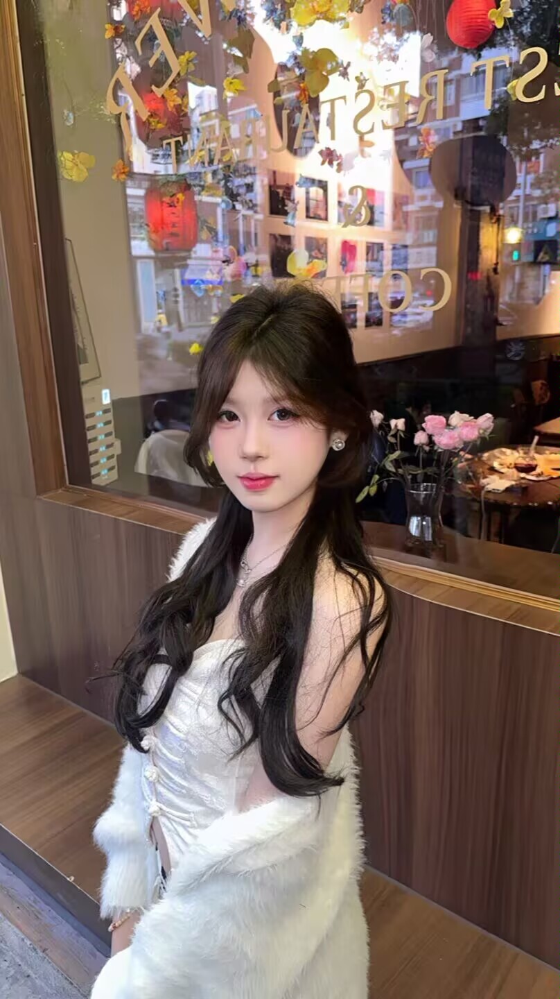 铁西大胸美女,亭亭玉立身材棒