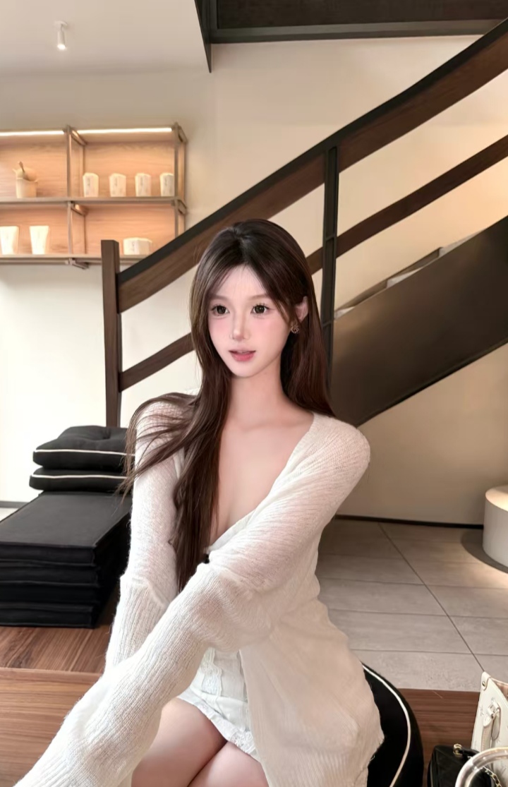 白嫩美腿兼职小甜