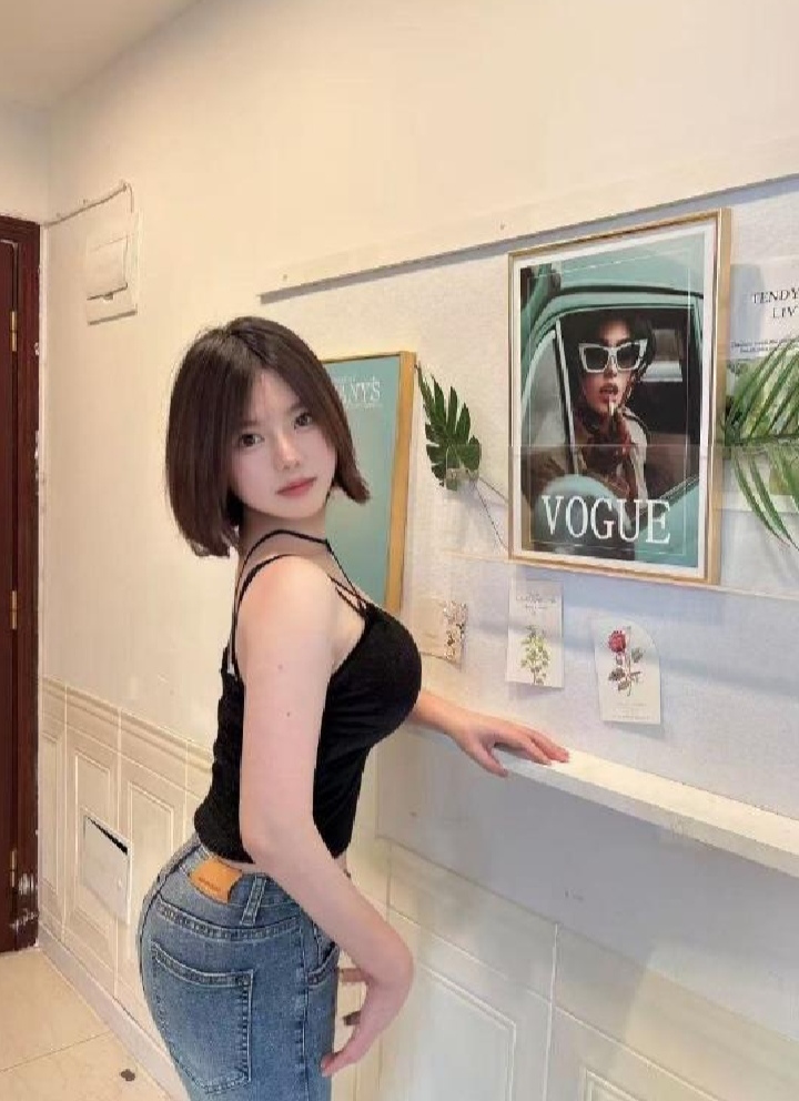 徐汇丰满热辣短发美妞