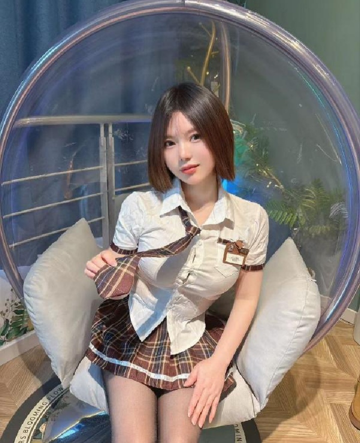 徐汇丰满热辣短发美妞