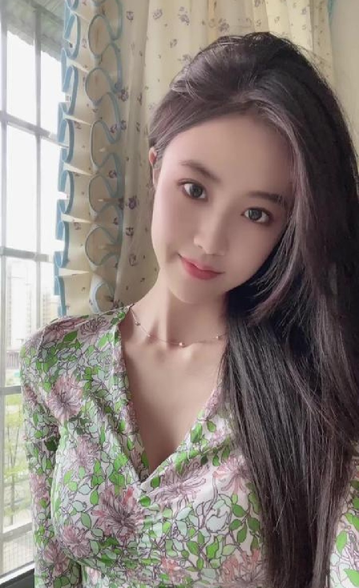 小店极品反差美妞