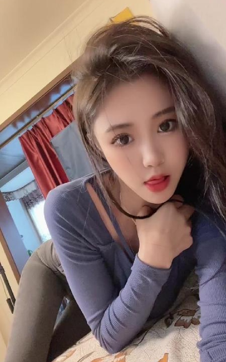 小店极品反差美妞