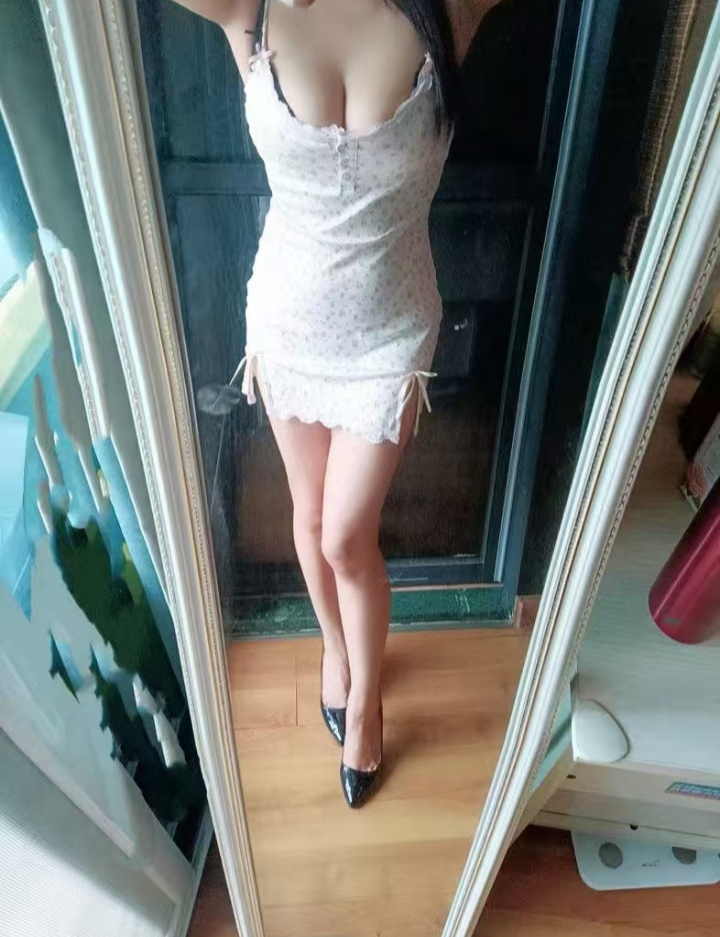 美艳爆乳御姐玫瑰