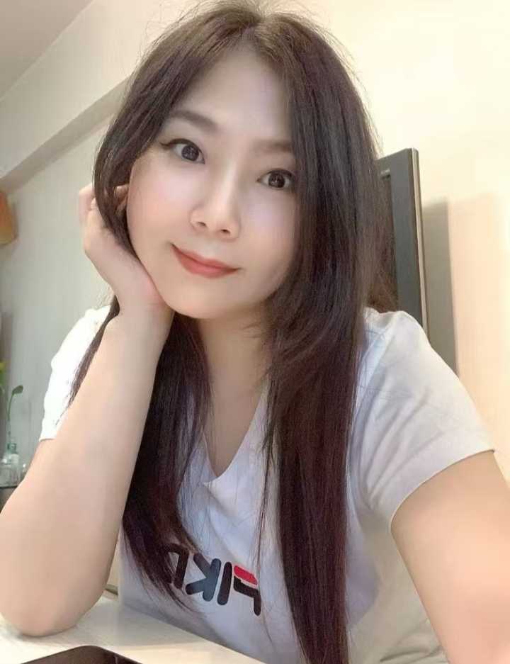 美艳爆乳御姐玫瑰