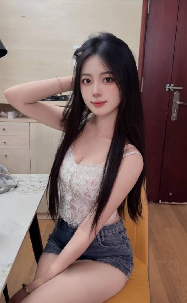 白嫩诱人萱萱小姐姐