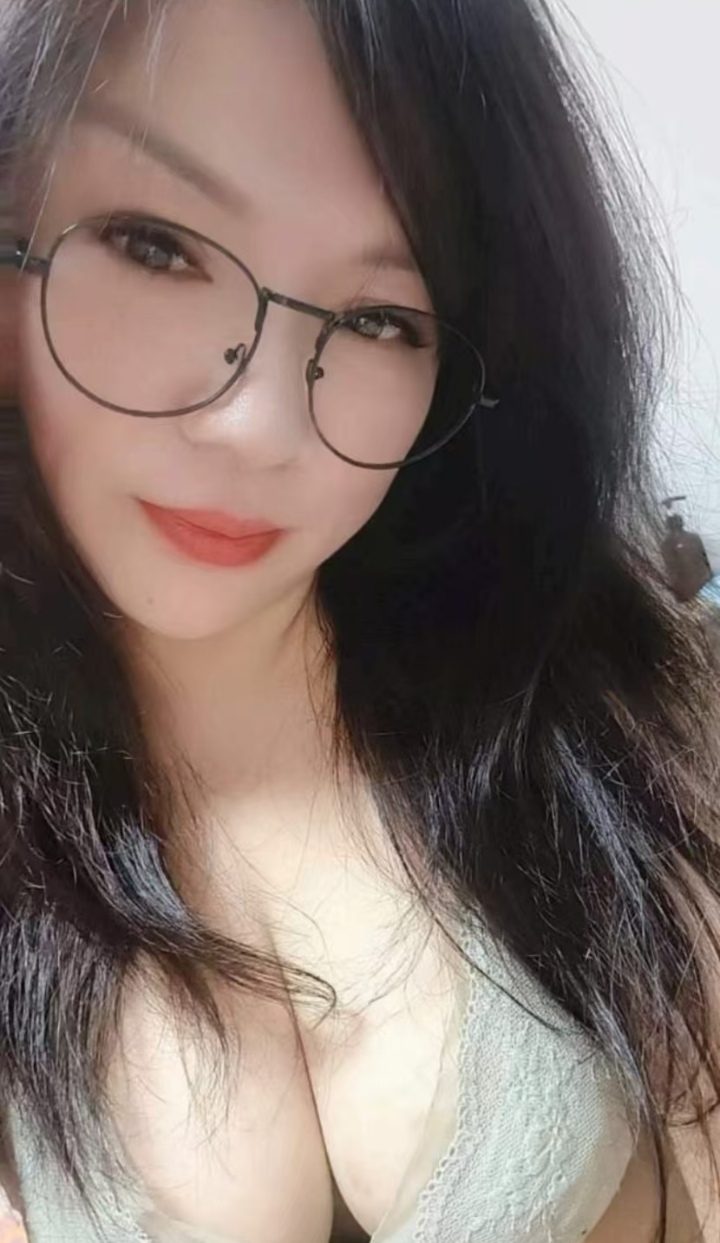 金水豪乳眼镜欲女阿芳