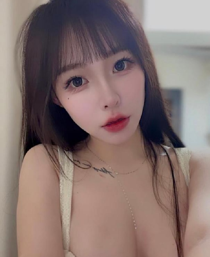 童颜巨乳美妞依依