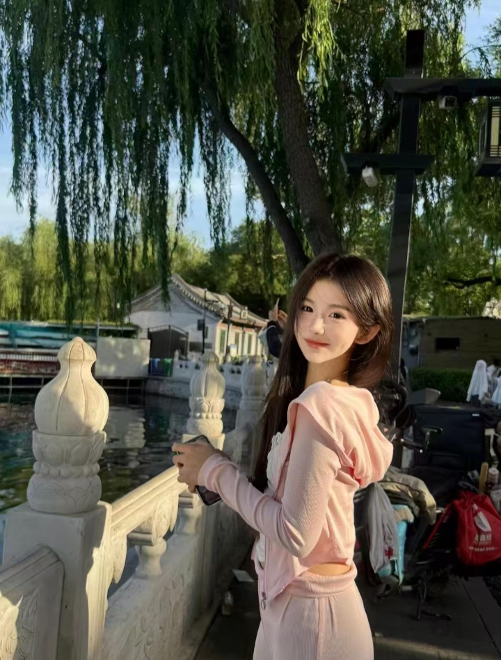 白嫩甜妹小财迷涵涵