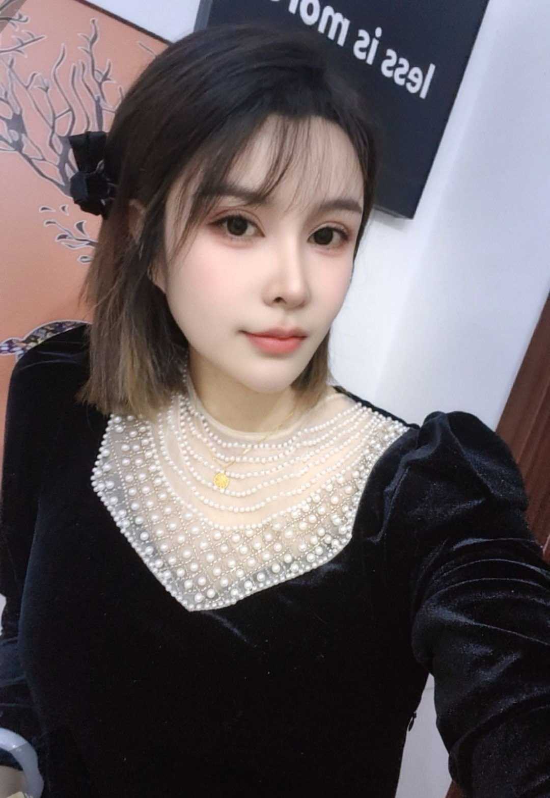 身材匀称五官立体的妹妹