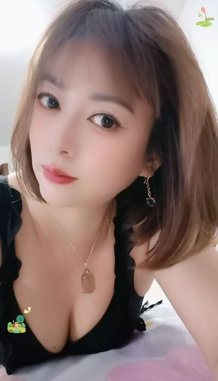 丰润短发御姐乐乐