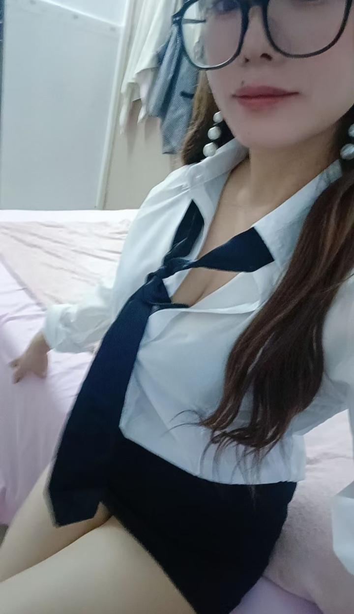 番禺眼镜制服妞小艺