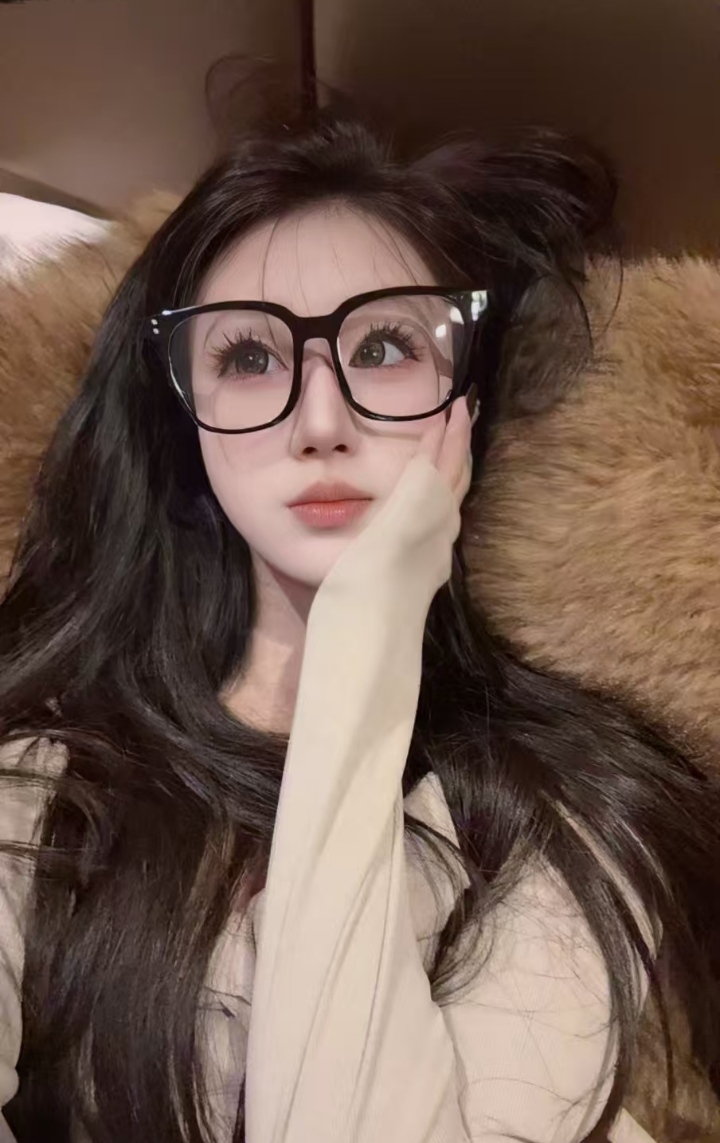 白嫩乖巧甜妹小小