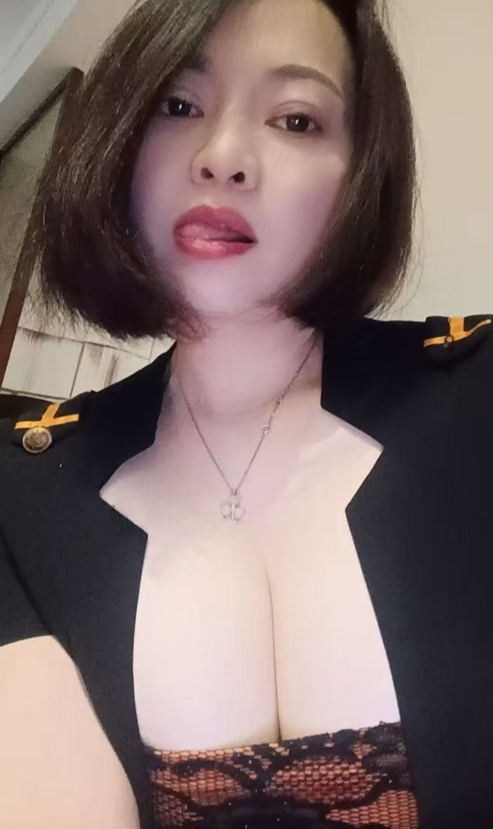 丰润情趣少妇夏沫