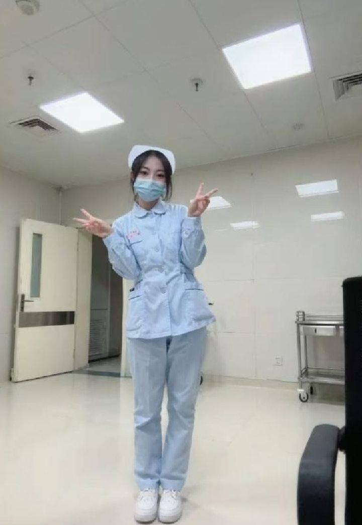 兼职护士小姐姐妞妞