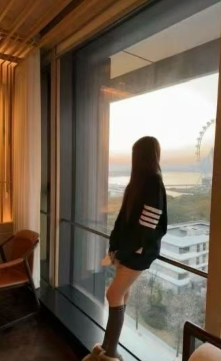 白嫩兼职甜妹云儿