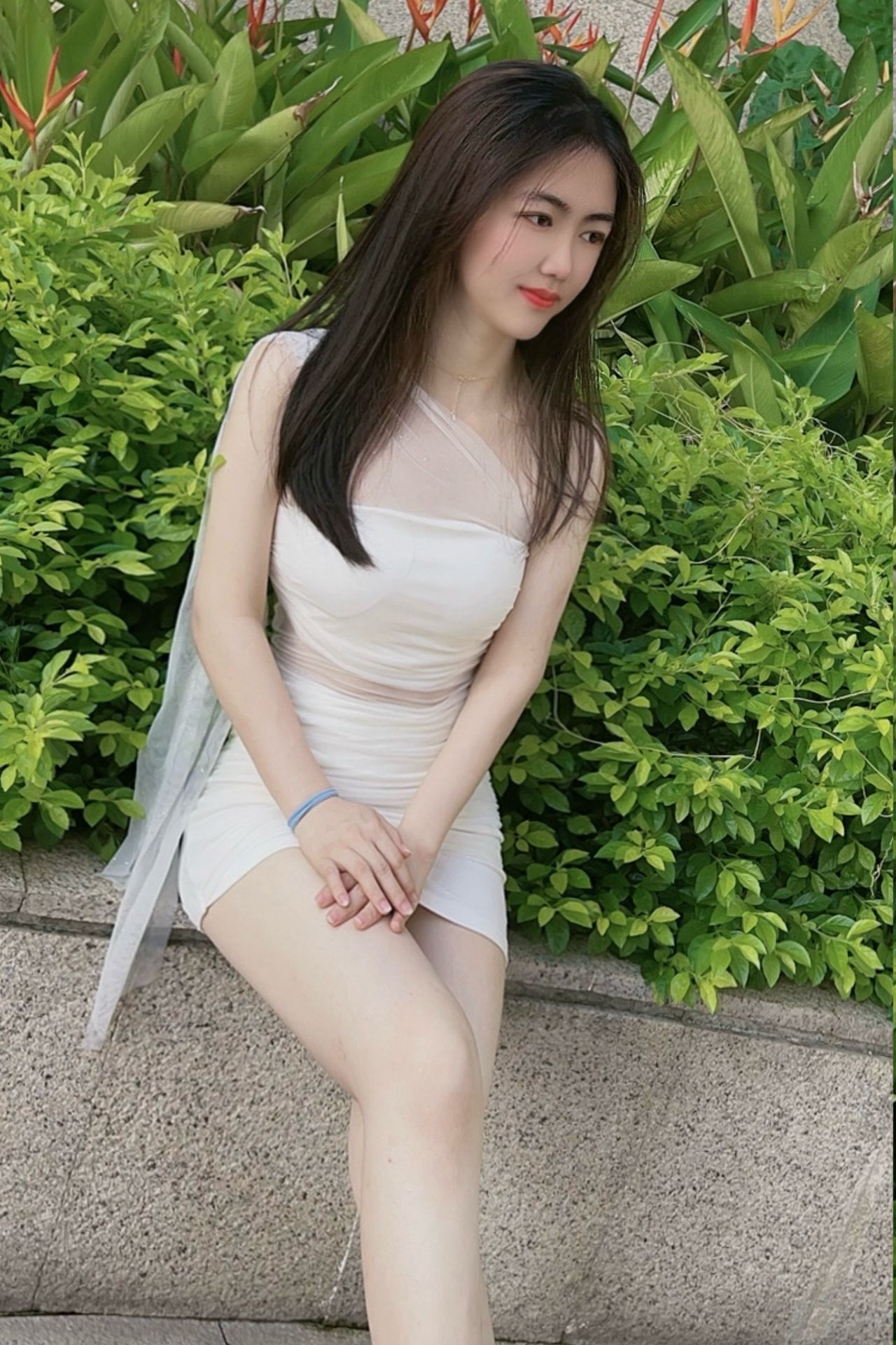 梅花园小小 大学生兼直 皮肤白嫩 三点粉 下面一线天