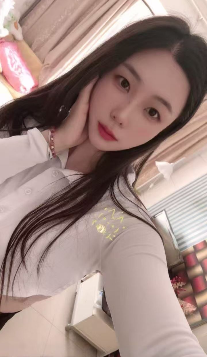 美艳肥臀辣妹曼曼