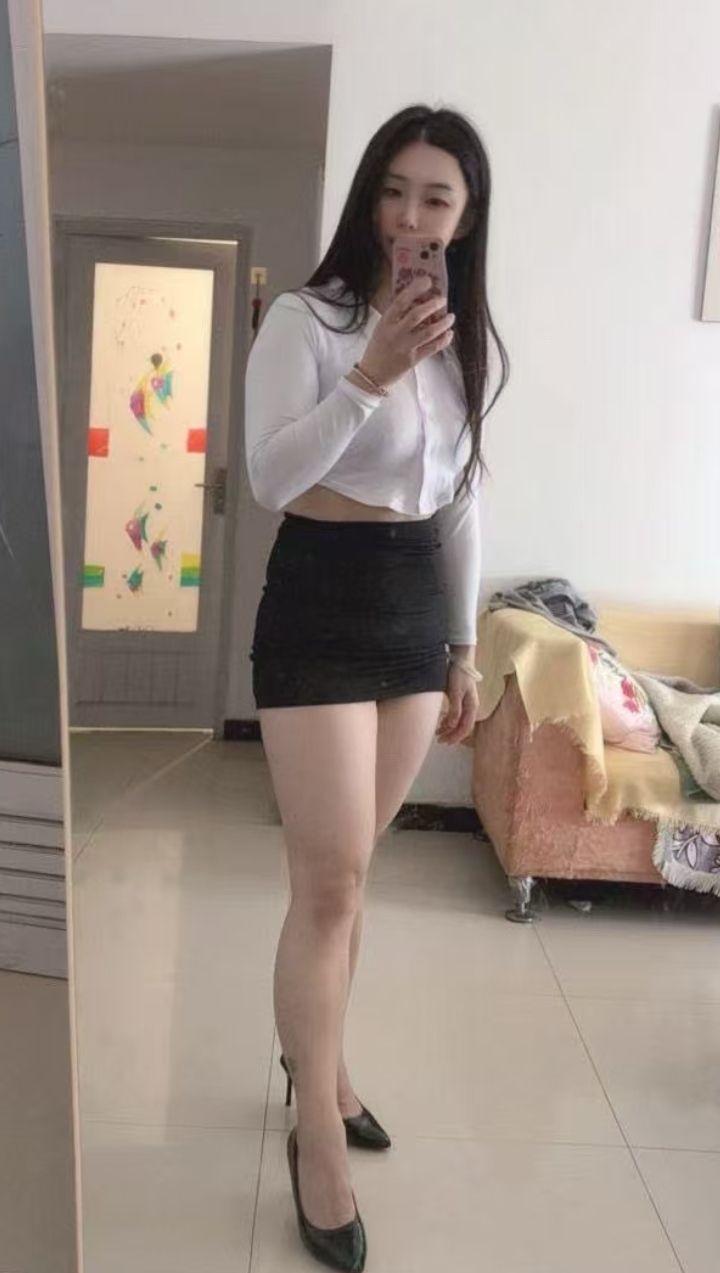 美艳肥臀辣妹曼曼