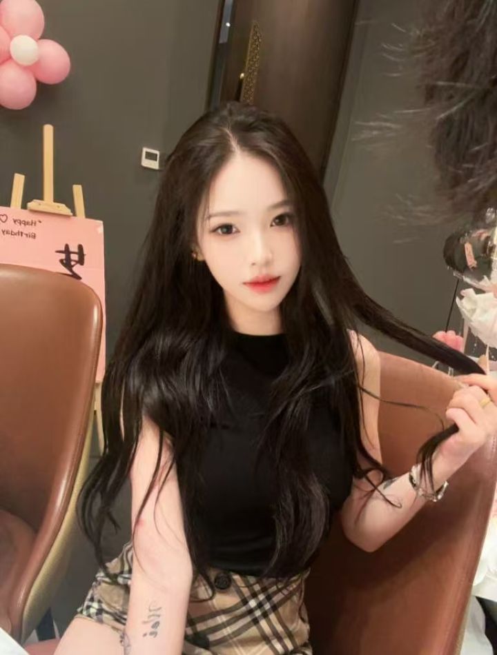 南山白嫩甜妹依依