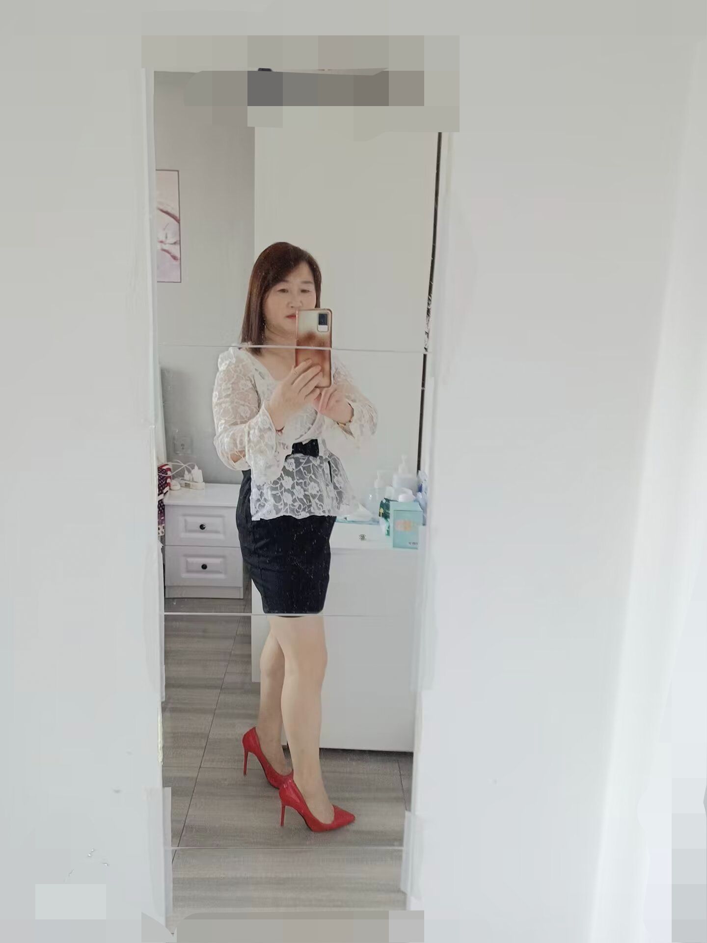 本人认证白虎鲍鱼b喷水三通姐