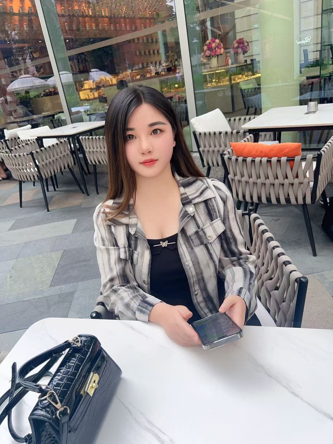 西乡肤白甜美的乐乐