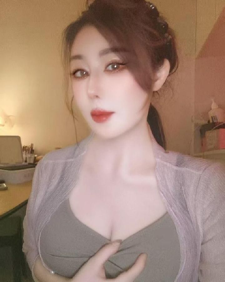 角色扮演巨乳轻熟女