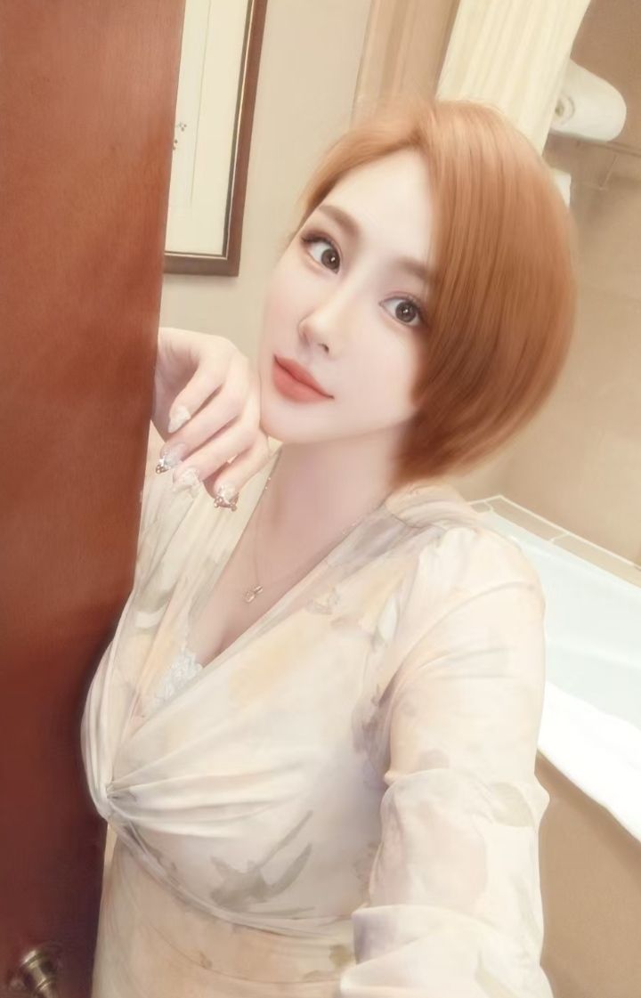 滨海短发美乳御姐瑶瑶