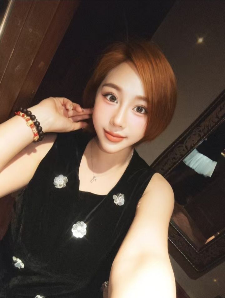 滨海短发美乳御姐瑶瑶